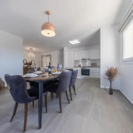 Thalassa Family & Waterpark Apartment *