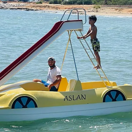 아파트 Thalassa Family & Waterpark